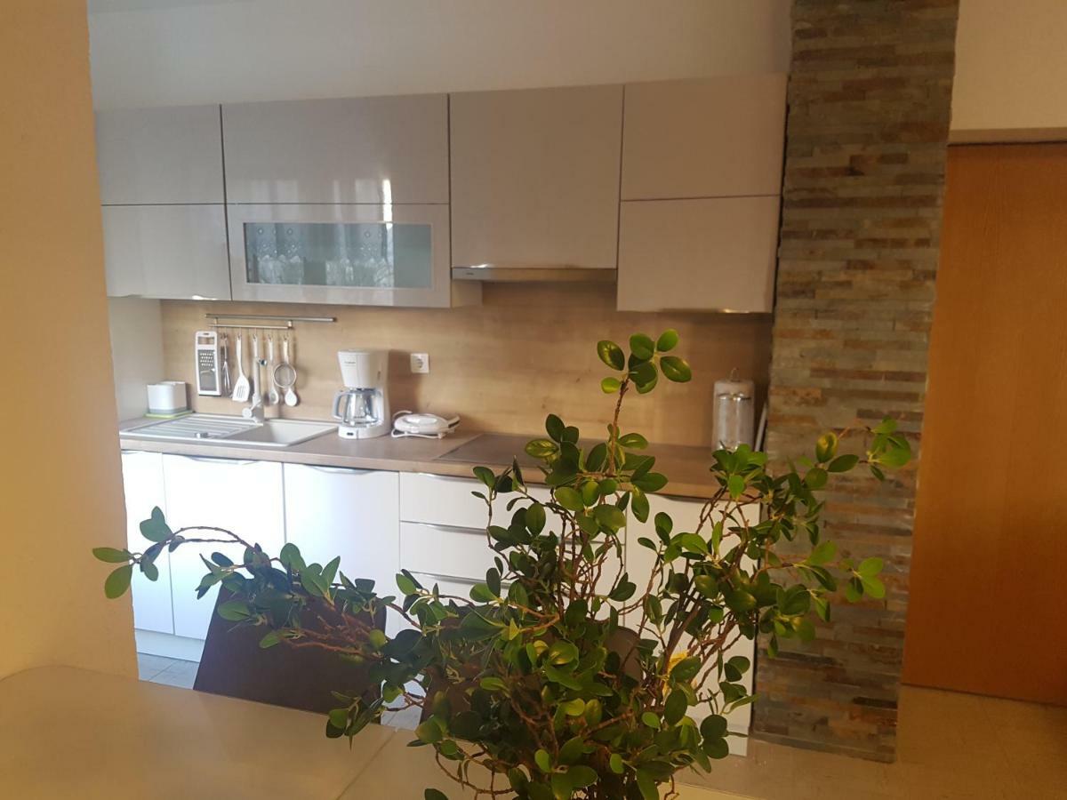 Apartment Lavanda Garden Rab Town Eksteriør bilde